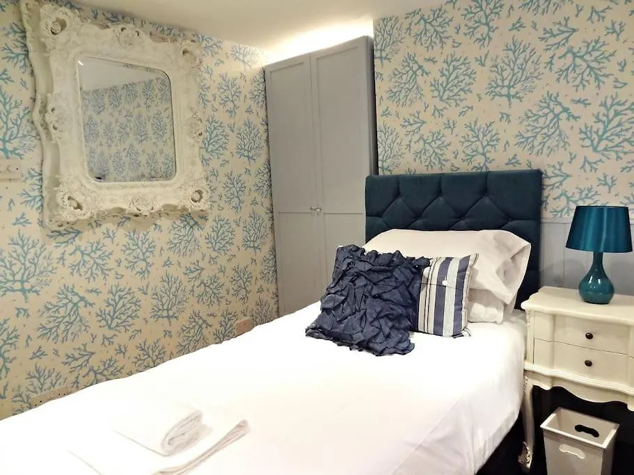 Darling By The Seaside. Boutique Luxury For Groups By Crown Gardens Holiday Homes Brighton Apartment