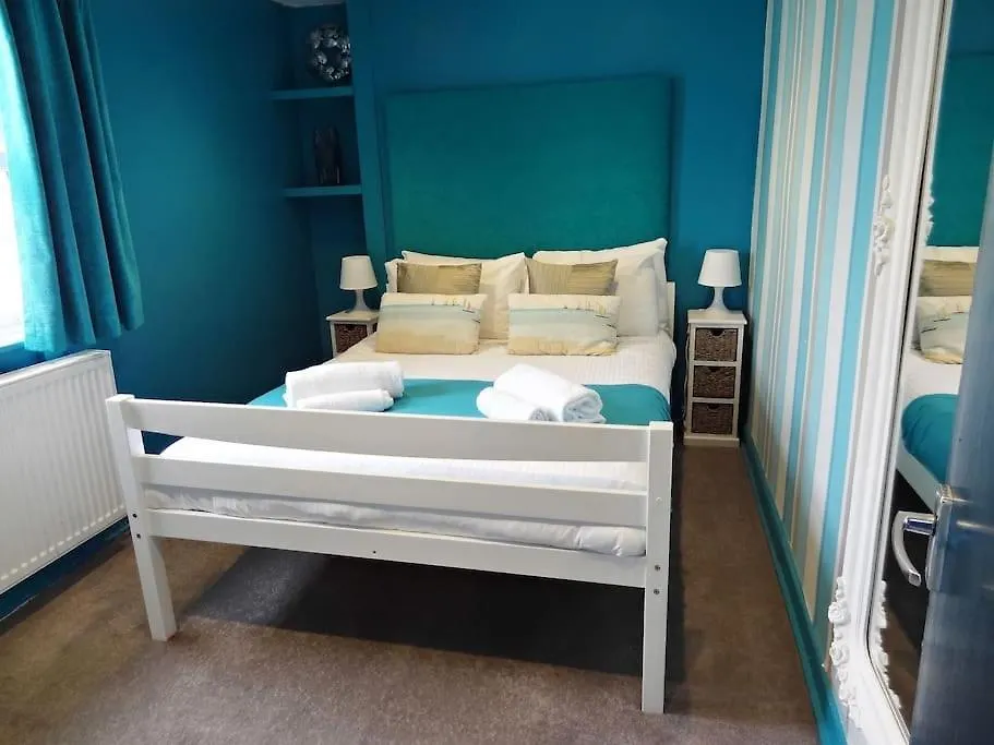 Darling By The Seaside. Boutique Luxury For Groups By Crown Gardens Holiday Homes Brighton Apartment