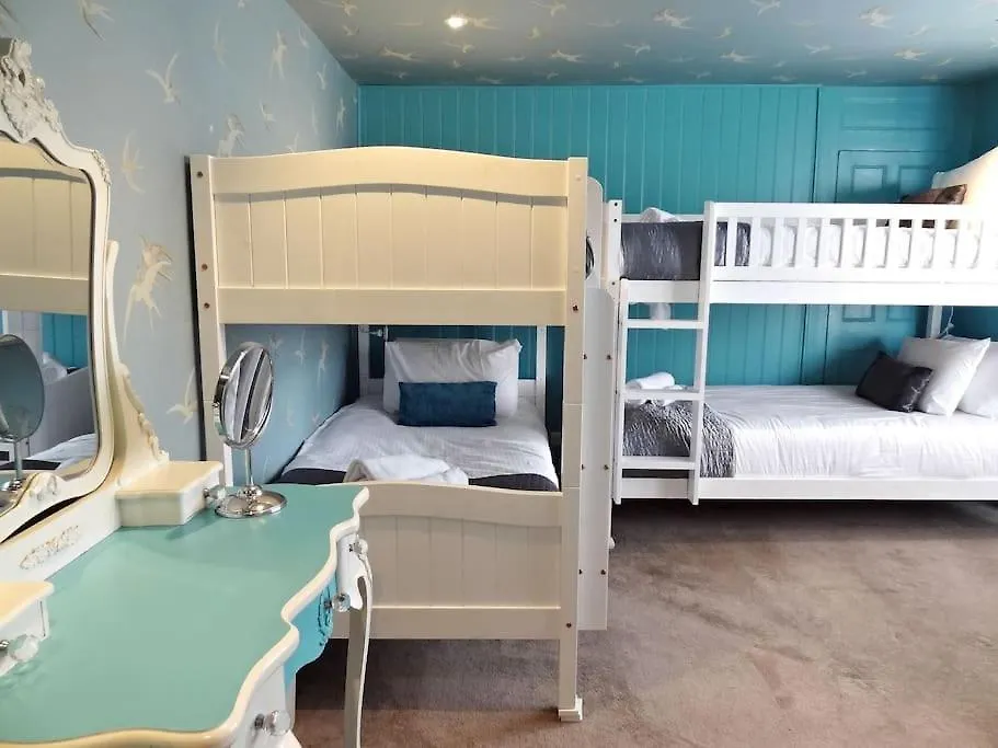 Darling By The Seaside. Boutique Luxury For Groups By Crown Gardens Holiday Homes Brighton