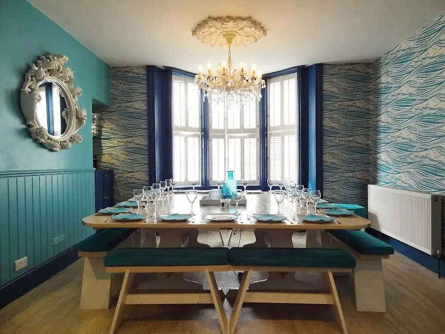 Darling By The Seaside. Boutique Luxury For Groups By Crown Gardens Holiday Homes Brighton Apartment
