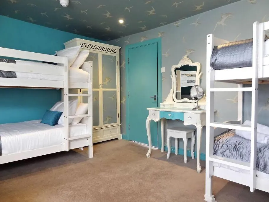 Apartment Darling By The Seaside. Boutique Luxury For Groups By Crown Gardens Holiday Homes Brighton
