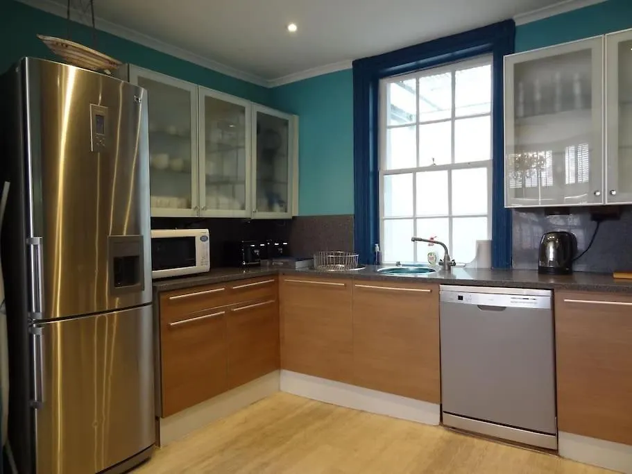Darling By The Seaside. Boutique Luxury For Groups By Crown Gardens Holiday Homes Hove 0*,  Verenigd Koninkrijk